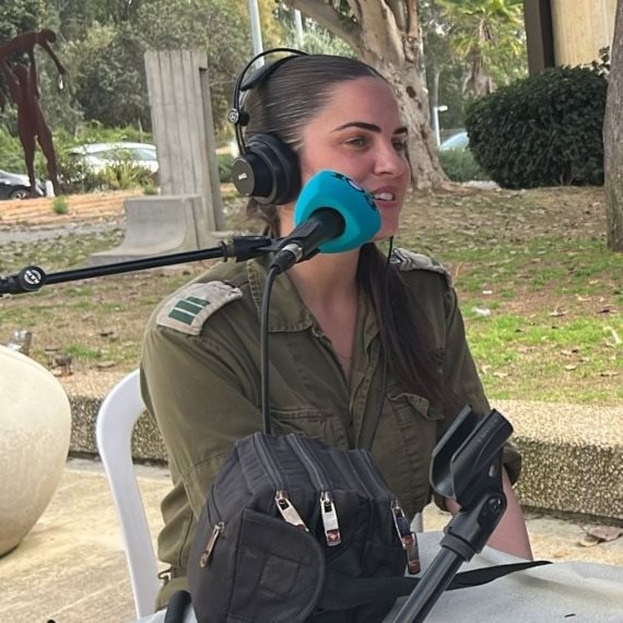 לאורה