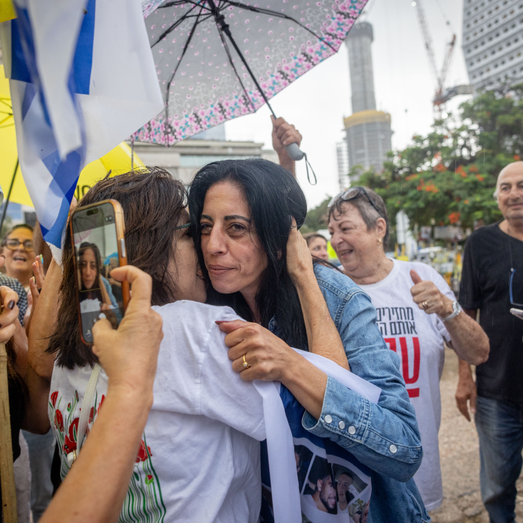 עינב צנגאוקר, כיכר החטופים