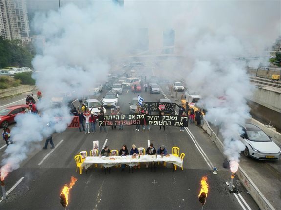 משפחות חיטופים חוסמות את איילון