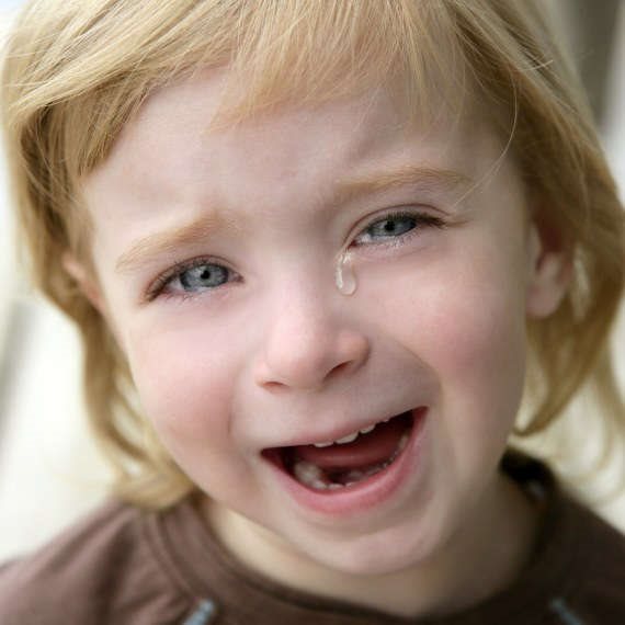 ילד בוכה ועצבי