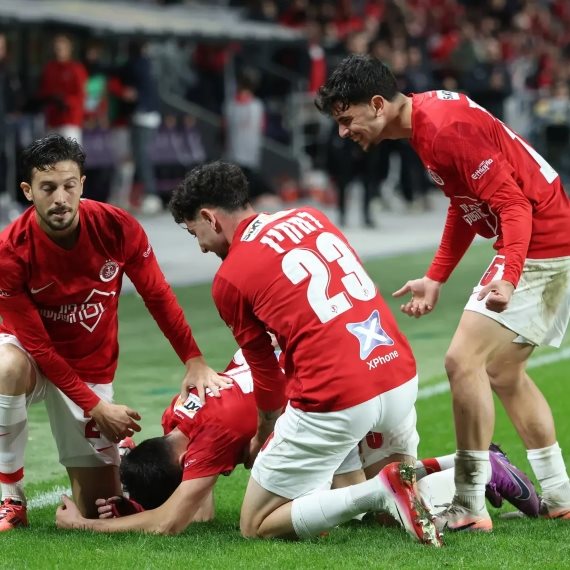 האדומים חוגגים ניצחון בדרבי