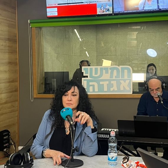 שלומית אהרון