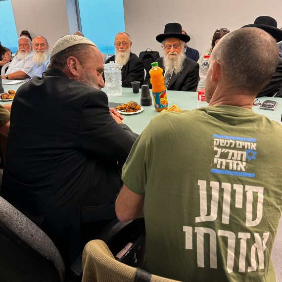 אחים לנשק ובכירים בציונות הדתית, ארכיון